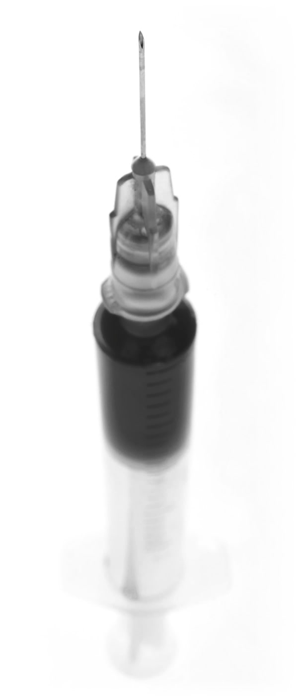 B&W photo of a syringe.