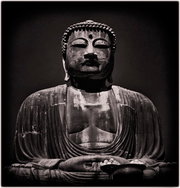 Classy B&W photo of the Kamakura Buddha